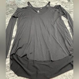 Me to We long sleeve cold shoulder top, open cut shoulders, black